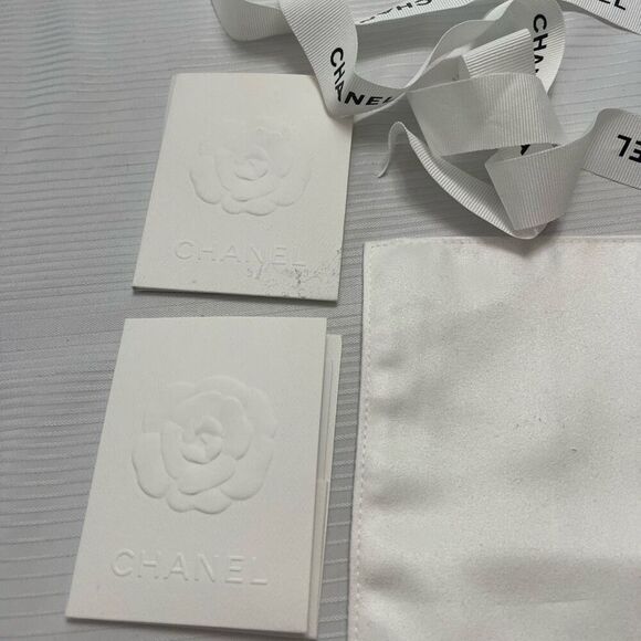CHANEL HANDBAG CLEANING SOFT CLOTH and WHITE RIBBON - Picture 5 of 6